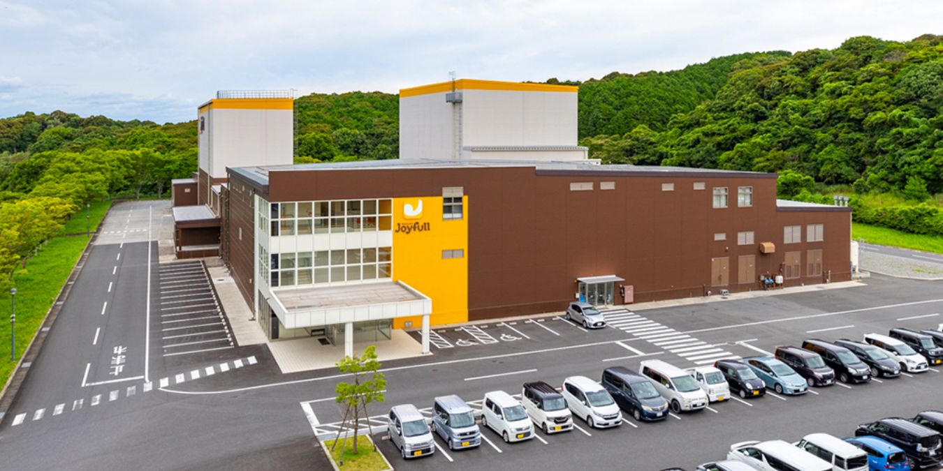 ジョイフルの自社工場外観